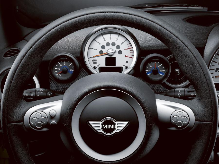 Mini Cooper JCW Cabrio 2009 года  (фото 10 из 40)